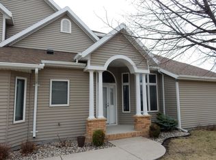 841 Orchard Cir, Grand Forks, ND 58201