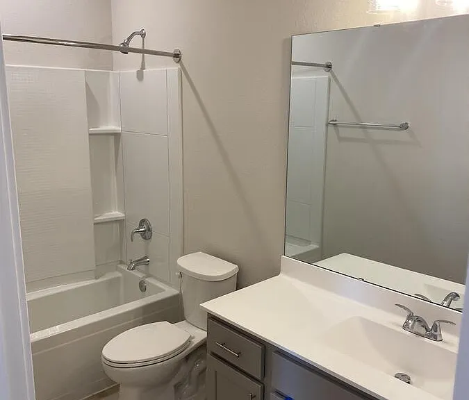 W218N16046 Tiger Lily Dr — Photo 11