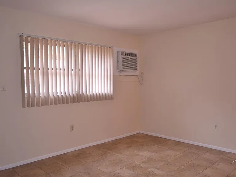 3102 W Varn Ave #B — Photo 4