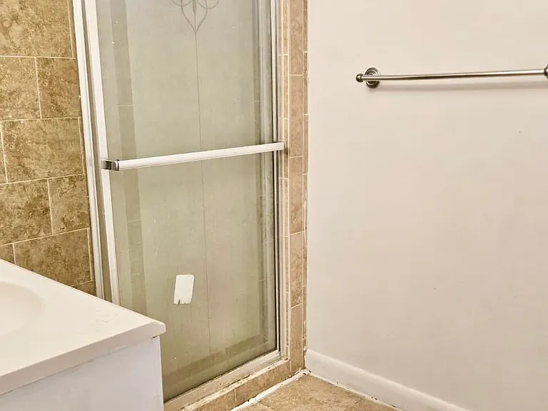 2325 Johnson St — Photo 10