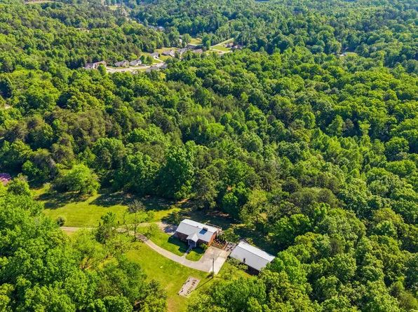 10212 Lovell Rd, Soddy Daisy, TN 37379