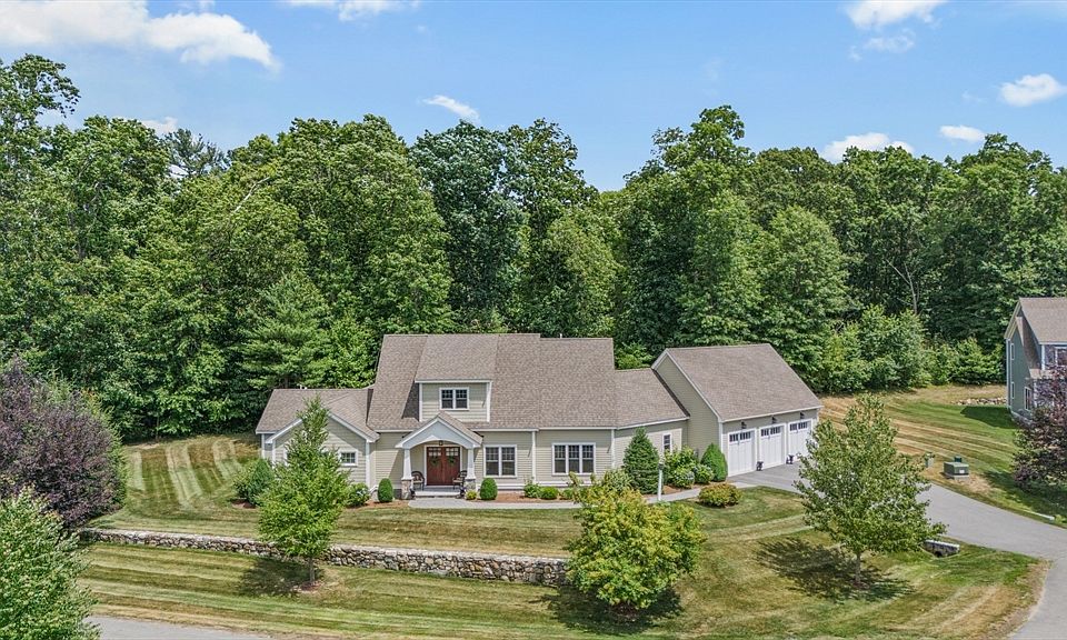 1st image of 10 Great Lake Ln