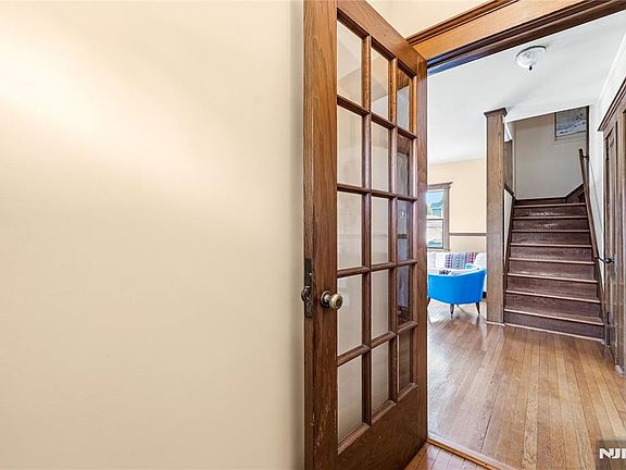 5th image of 176 Woodward Ave
