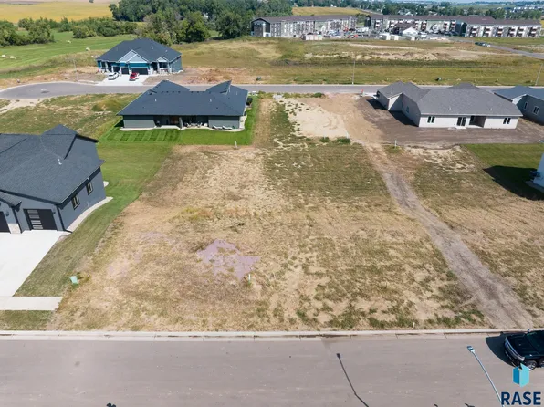 5531 W Colonial Ct, Sioux Falls, SD 57107
