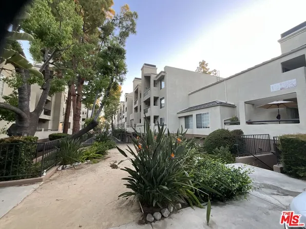 21450 Burbank Blvd APT 220, Woodland Hills, CA 91367