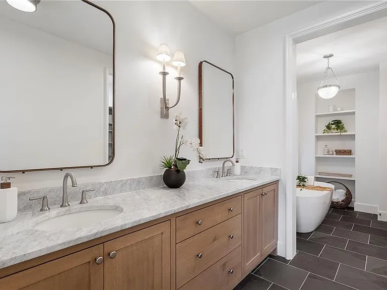 2711 Southwell St NE — Photo 27