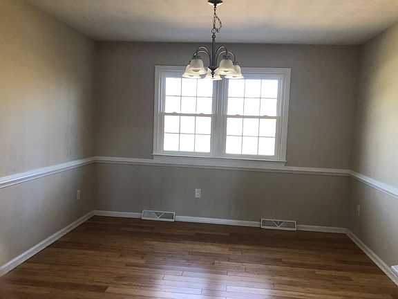 3rd image of 69 New London Dr