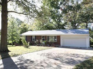 519 Ranch Dr, Ballwin, MO 63011