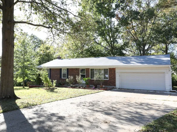 519 Ranch Dr, Ballwin, MO 63011