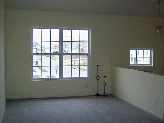 Open floor Plan with vaulted ceilings in livingroom