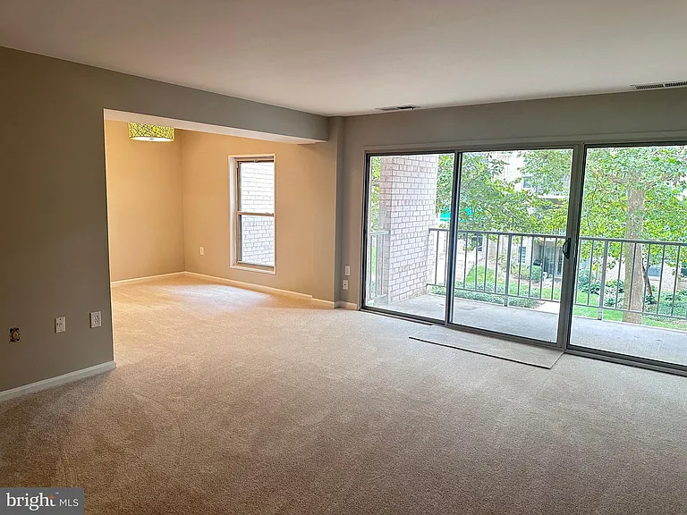 19 Canterbury Sq #201 — Photo 4