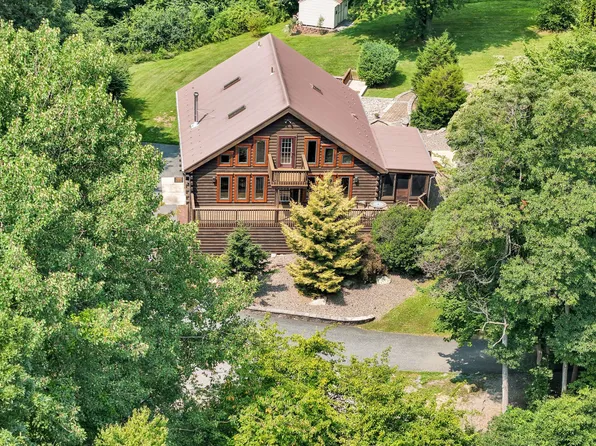 83 S Mountain Rd, Robesonia, PA 19551