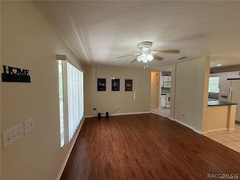 3057 E Catherine Ln — Photo 2