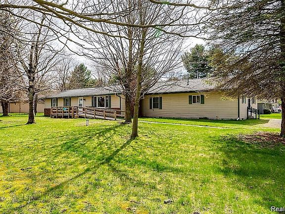 2nd image of 140 Larson Rd