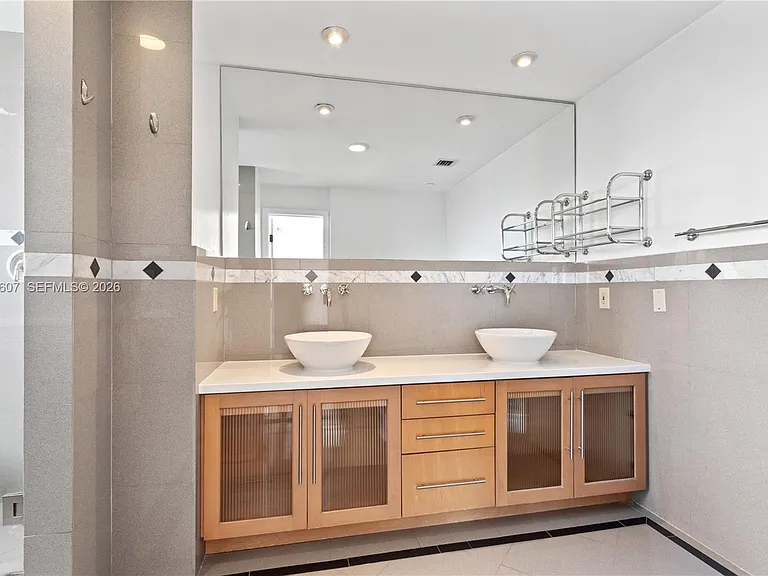1000 Venetian Way #301 — Photo 13