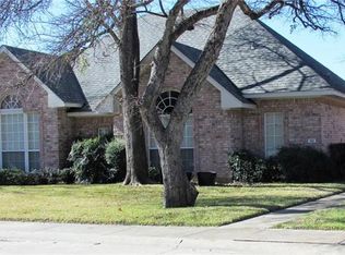702 Oak Creek Ct, Ennis, TX 75119