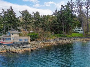 2620 Queenswood Dr, Saanich, BC V8N 1X5