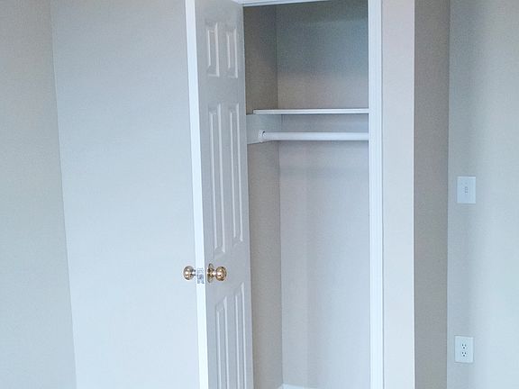 4th image of 320 Empire Blvd APT 2D