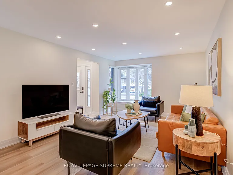 143 Voltarie Cres #UPPER — Photo 6