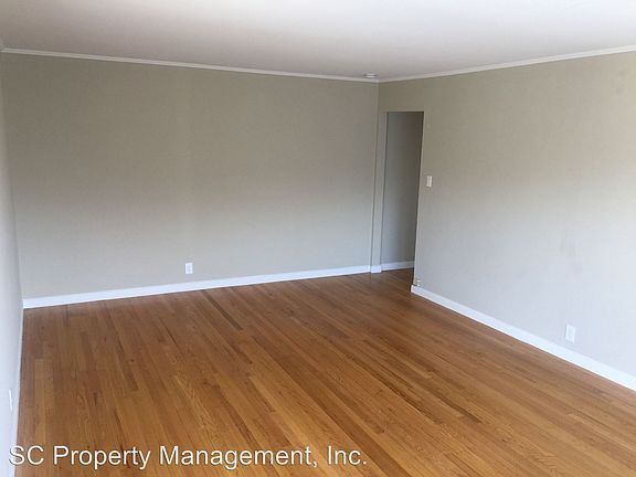 4th image of 206 Pinehurst Way