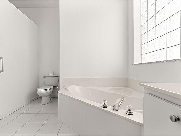 5th image of 2380 NW 53rd Avenue Rd