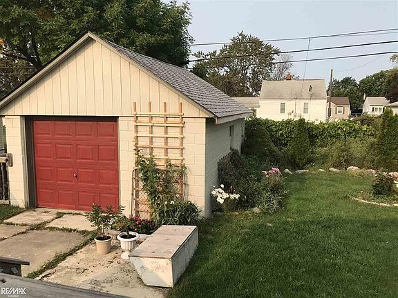 2nd image of 25789 Leach St