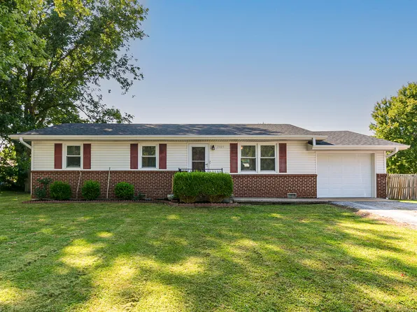 1905 S Village Lane, Bolivar, MO 65613