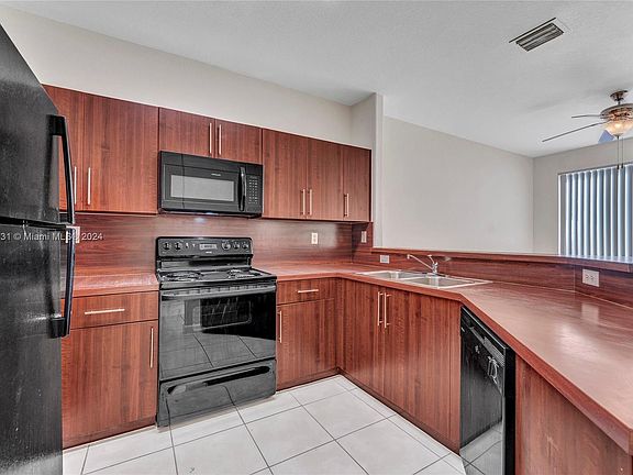 3rd image of 1424 SE 26th Ave