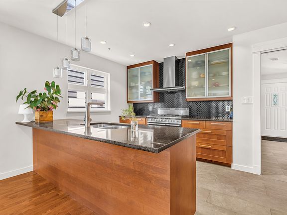 5th image of 517 Atlantic St