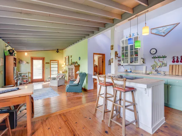 30747 Pinewood Ln, Big Pine Key, FL 33043