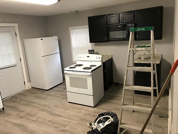 5th image of 858 Charles Ave