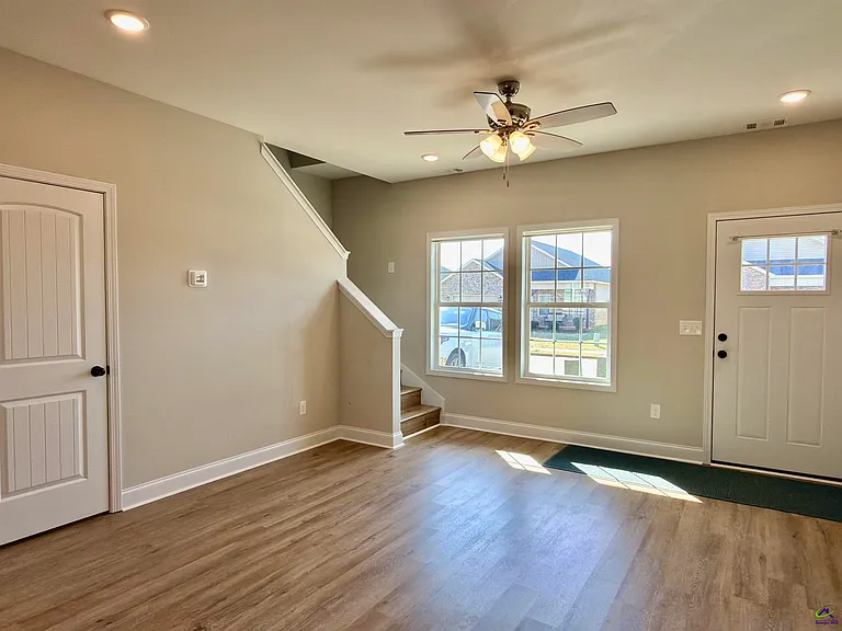 212 Beau Claire Cir — Photo 16