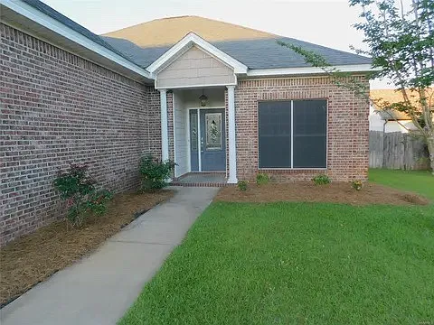 3 bed, 1840 sqft, $2,200 — Photo 3