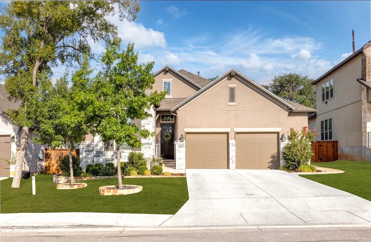 4 bed, 2200 sqft, $3,995 — Photo 1