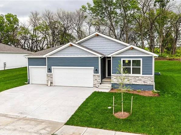 1001 Branchwood Ln, Raymore, MO 64083