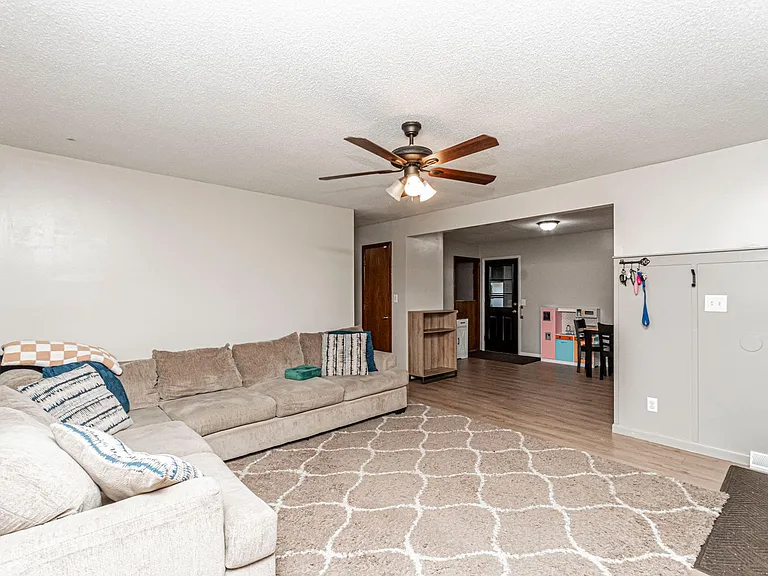 1011 Skyline Dr — Photo 14