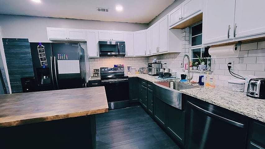 1st image of 704 W 13th Ave