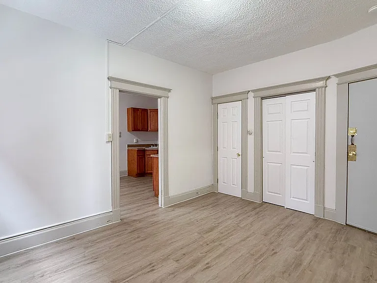31-33 Bond St — Photo 9