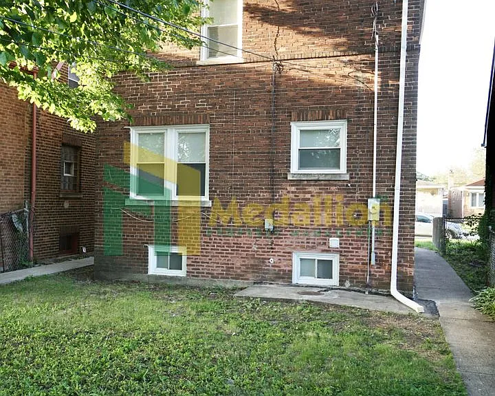 2048 W 82nd Pl — Photo 2