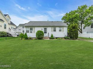 9 Monmouth Pl, Monmouth Beach, NJ 07750