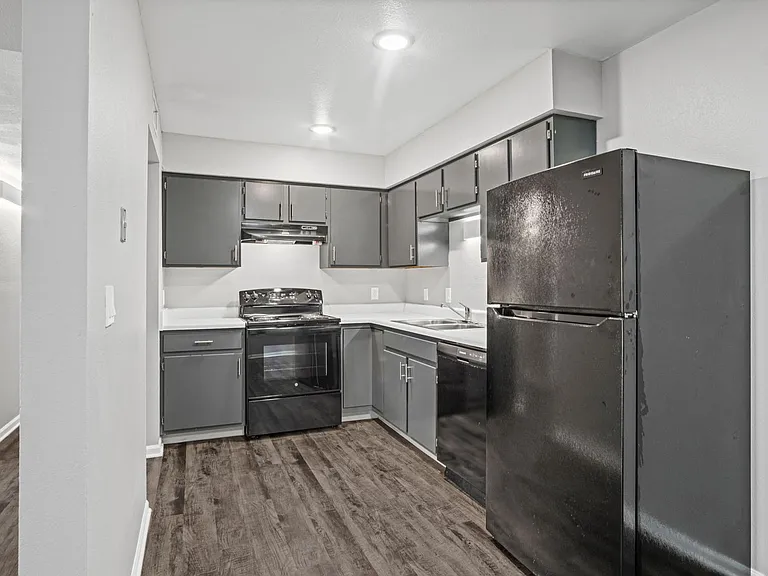 Peachtree Place — Photo 1
