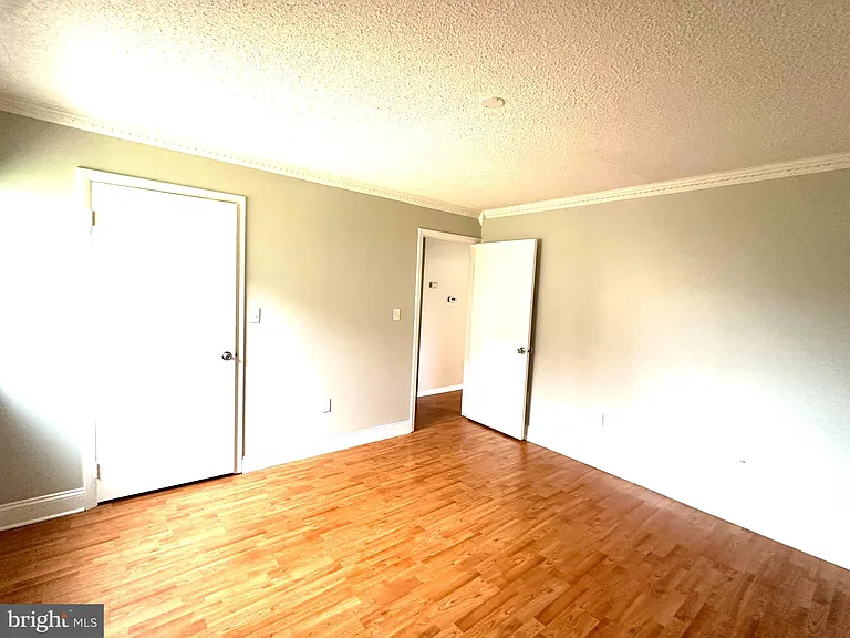 4901 Ravens Crest Dr — Photo 9