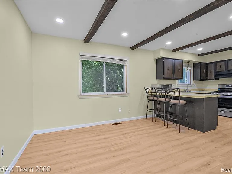2053 Brookfield St — Photo 7
