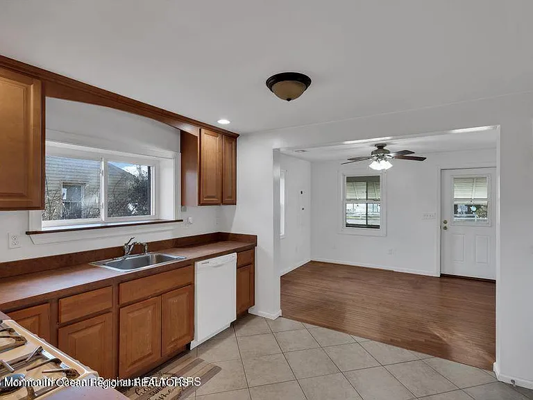1708 Lake Dr — Photo 26