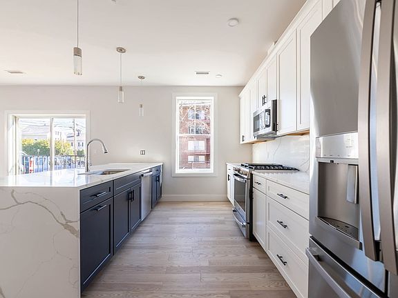 4th image of 52 Emerson West St Unit 3