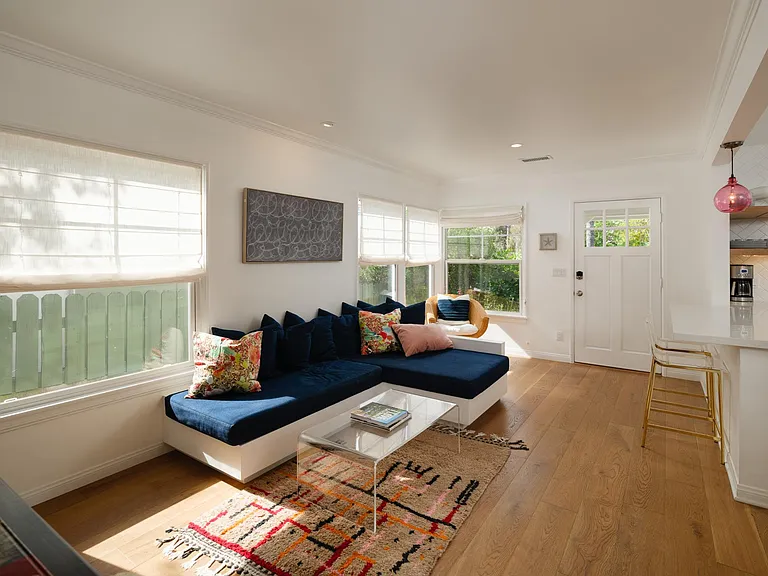 2325 Montrose Ave #A — Photo 15