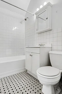 Rented by Cooper & Cooper Real Estate | media 6