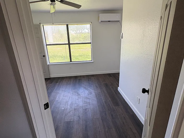 1618 Windmill Ln — Photo 8
