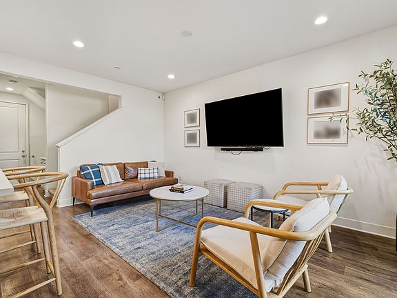2nd image of 1304 Bloom Ln