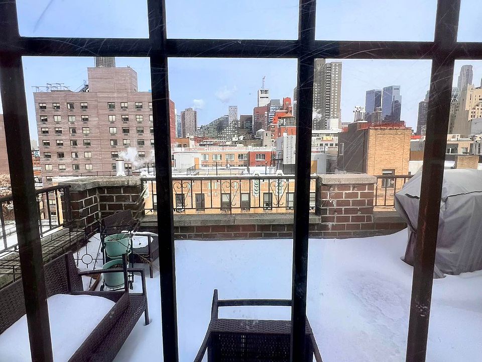 1st image of 530 W 47th St